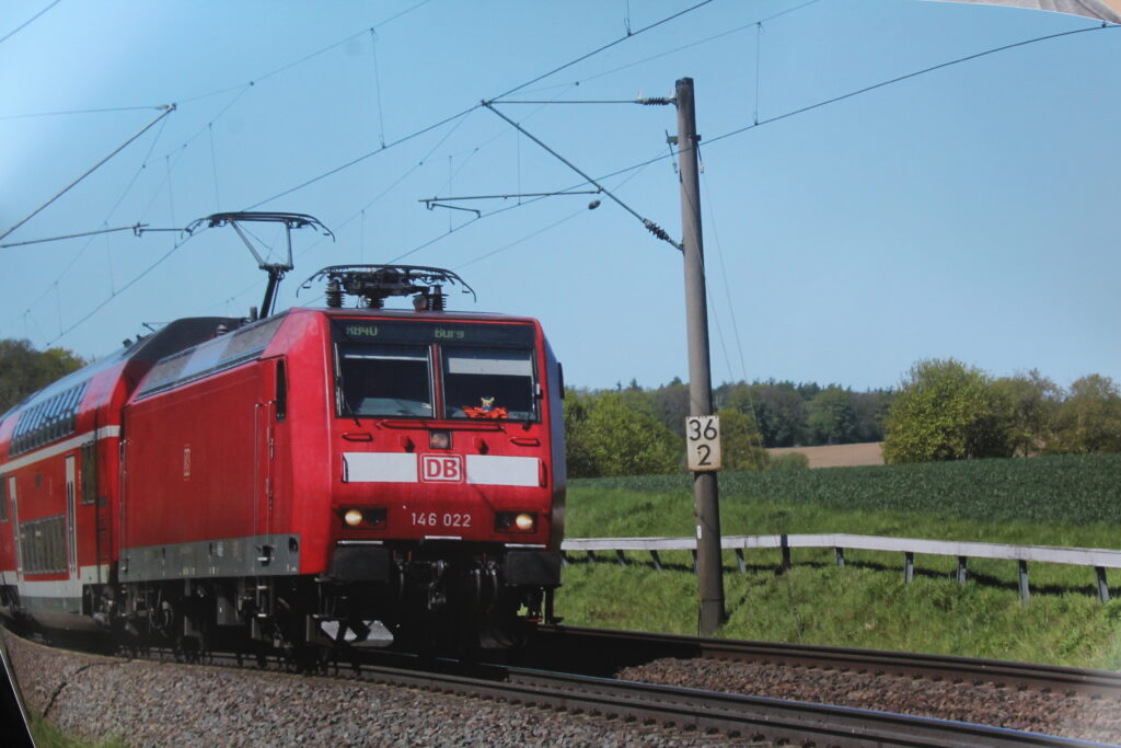 Poster DB Baureihe 146 022 – Das Original mit dem Pikachu-Express | Eisenbahn-Fotomotiv